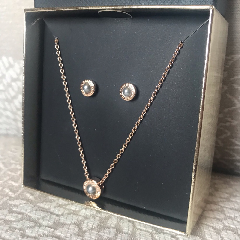 ✨COACH✨LAST 1! Authentic Circle Rosegold & Pearl Set - Picture 2 of 8